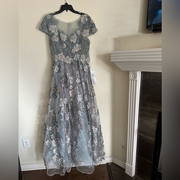 Mac Duggal Floral Embroidered Tulle Gown Size 6 Light Blue Dress Maxi Mesh - Picture 4 of 11